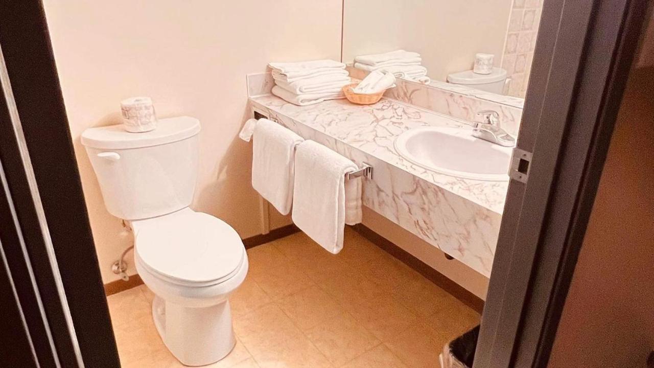 Airport Inn Port Hardy Zewnętrze zdjęcie